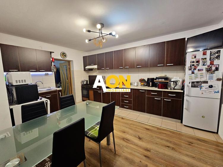 Casa cu doua corpuri, 5 camere, 1580 mp teren, Dealul Furcilor