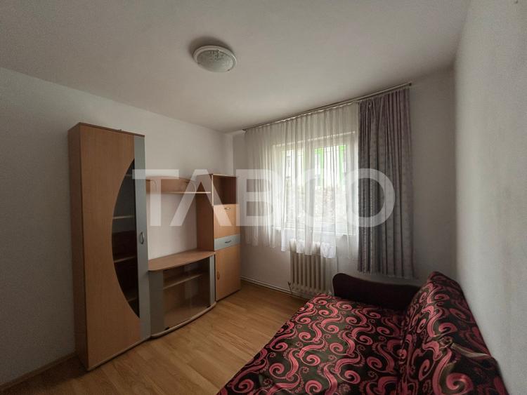 Apartament 3 camere 60 mpu cu balcon si pivnita in zona Mihai Viteazu
