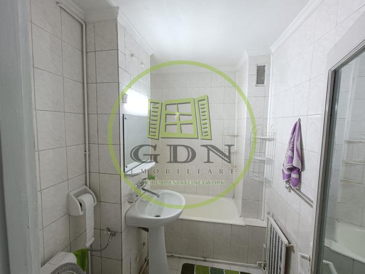 Apartament cu 3 camere, etaj 2, de vânzare în mun. Reghin, bld. Unirii