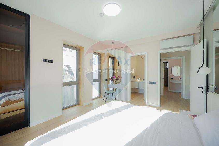 De vânzare Vilă cu 8 camere în Sânmartin, 290 mp util, teren 1100 mp - 30