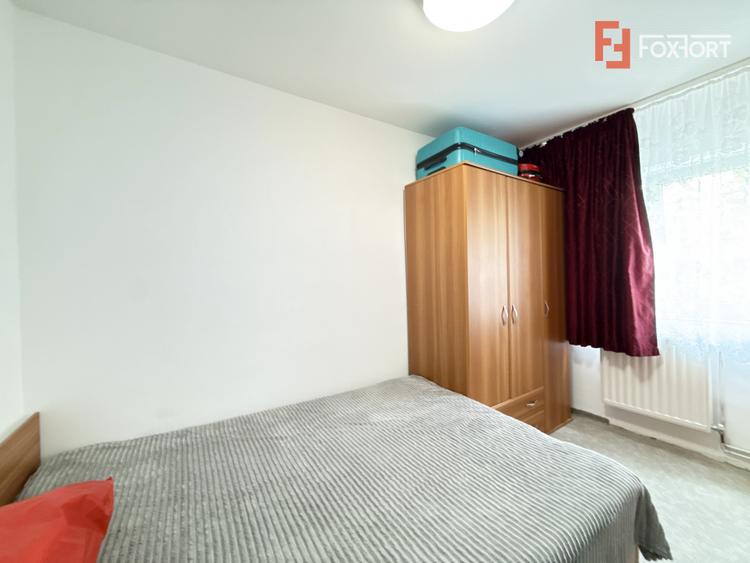 Apartament cu 3 camere, la etajul 1, de vanzare in zona Lipovei