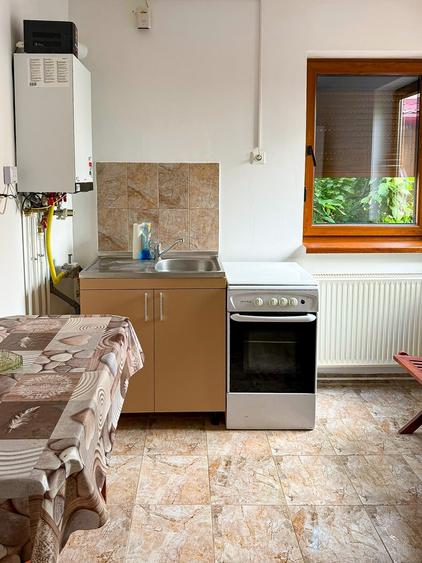 4 camere et 1 pt birouri in cladire interbelica zona C Calarasilor-Hala Traian
