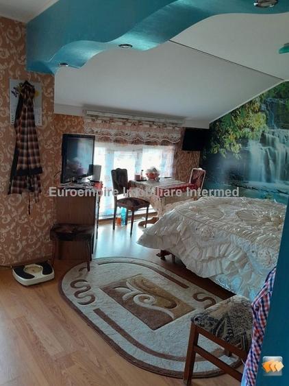 Vilă de vânzare cu 5 camere, regim de înălțime P+1 zona