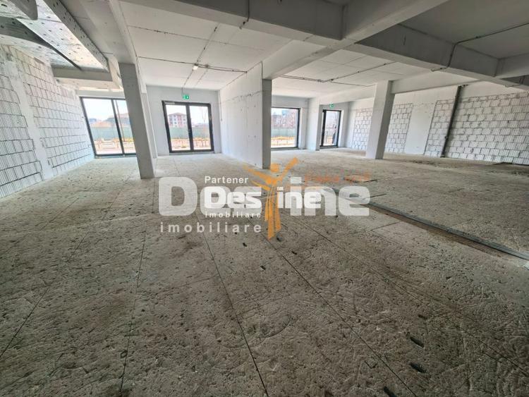 Spatiu Comercial 217 mp parter 2 parcari la intrare in Silk District