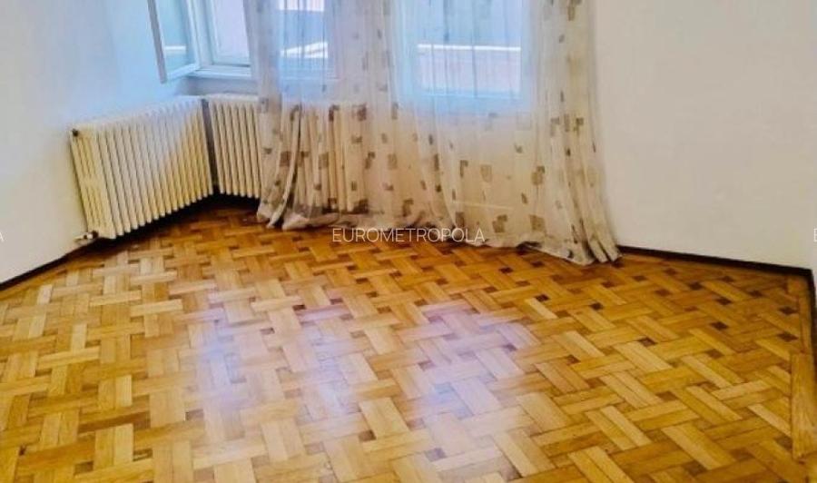 Apartament cu 200 mp curte - 3