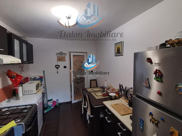 Apartament P+1, 4 camere, 2 bai, 3 balcoane, Zona Centrala Piatra Neamt