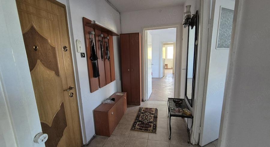 Vand apartament 3 camere in Astra