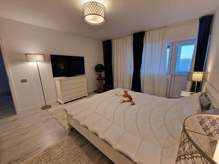Vânzare apart 5 camere zona Polonă cu garaj încălzit