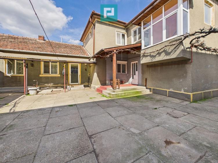 Casă cu 7 camere, ideală pentru familie, Grădiște