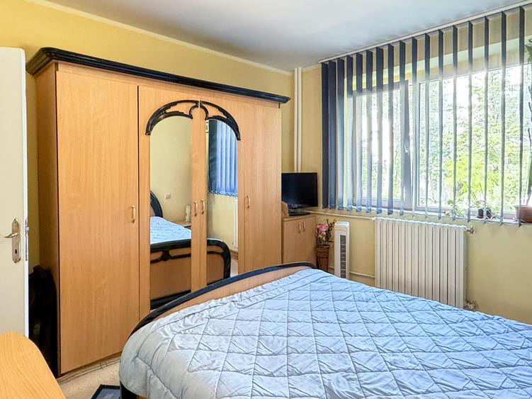 Tomis II – 2 camere, etaj 1/4, zonă centrală cu spații verzi, renovat | tur360