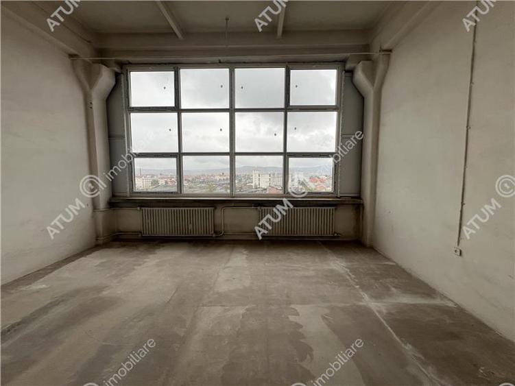 Hala industriala compartimentata in 5 spatii situat in zona Centrala