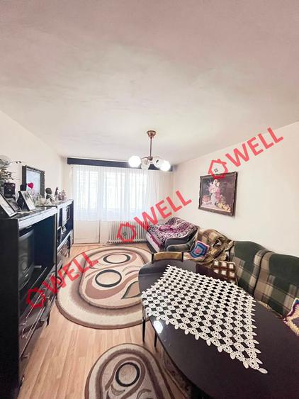 Apartament cu 3 camere de vânzare pe strada Dealului!