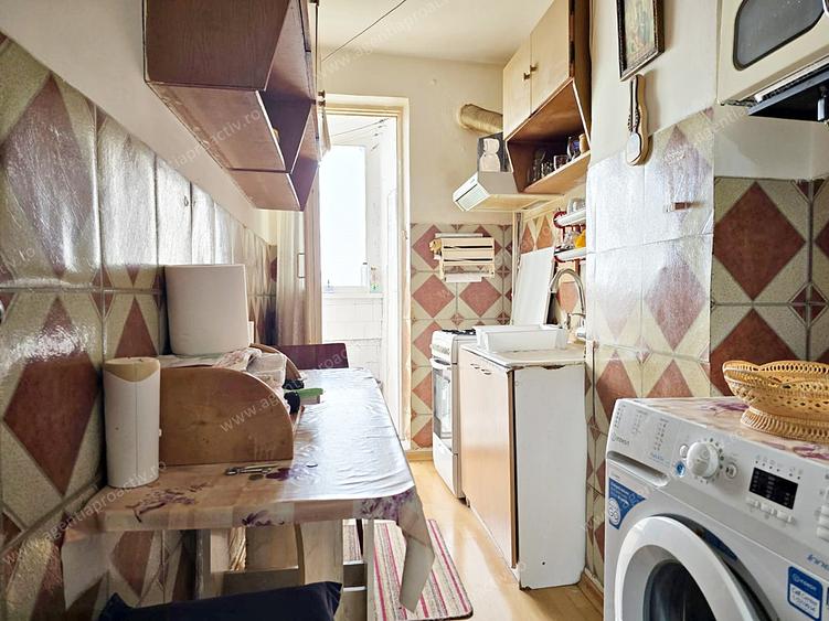 Apartament cu 2 camere decomandat, situat in cartierul Micro 19.