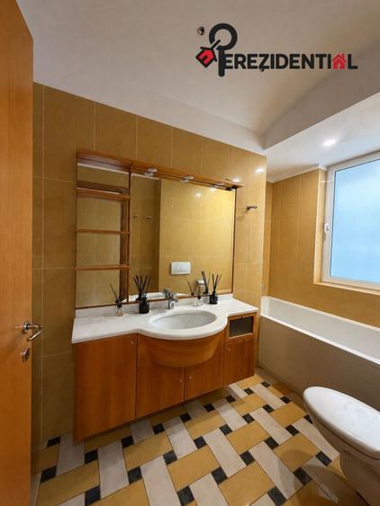Apartament - 4 camere-3 bai- parcare subterna- zona Primăverii