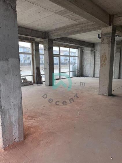 Vanzare spatiu comercial 100 mp cu vitrina stradala - SELIMBAR