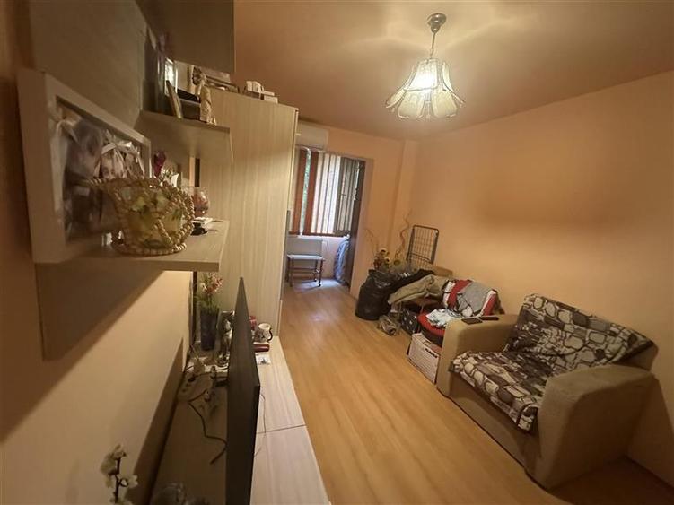 Apartament cu 3 camere la etajul 3 aproape de Mall
