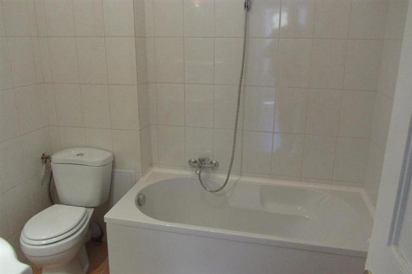 Apartament spatios la etajul 1 intr-o vila interbelica, pretabil birou