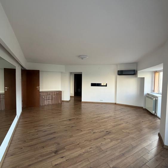 Apartament nemobilat cu vedere la rond Alba Iulia | etaj 3 | 100mp | 3 camere