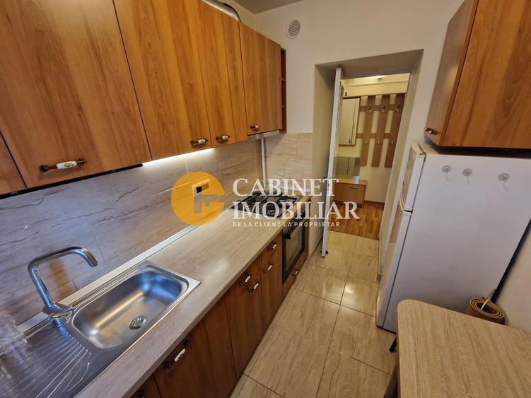 3 Camere Semidecomandat- Etaj intermediar-Zona Alexandru cel Bun