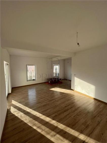 Duplex spatios - bucatarie inchisa - zona in plina dezvoltare