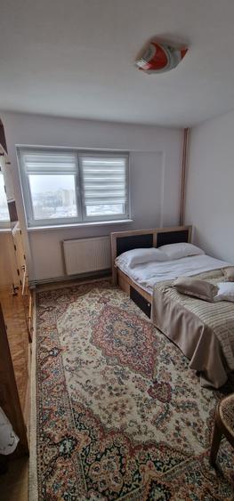 Republicii ,se vinde apartament decomandat ,2 camere ,pret 67000 euro neg