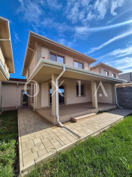 AX929 Giroc, Finisaje Premium, 1/2 Duplex Unit Prin Garaj
