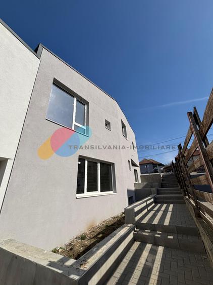 Casă cuplată modernă, 160 mp utili, semifinisată, curte amenajată