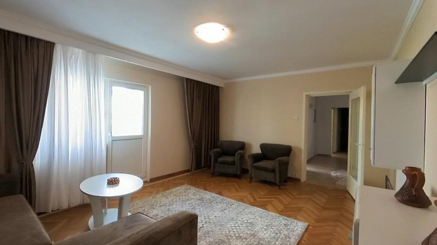 Decebal Stradal aproape de Rondul Alba Iulia vedere mixta