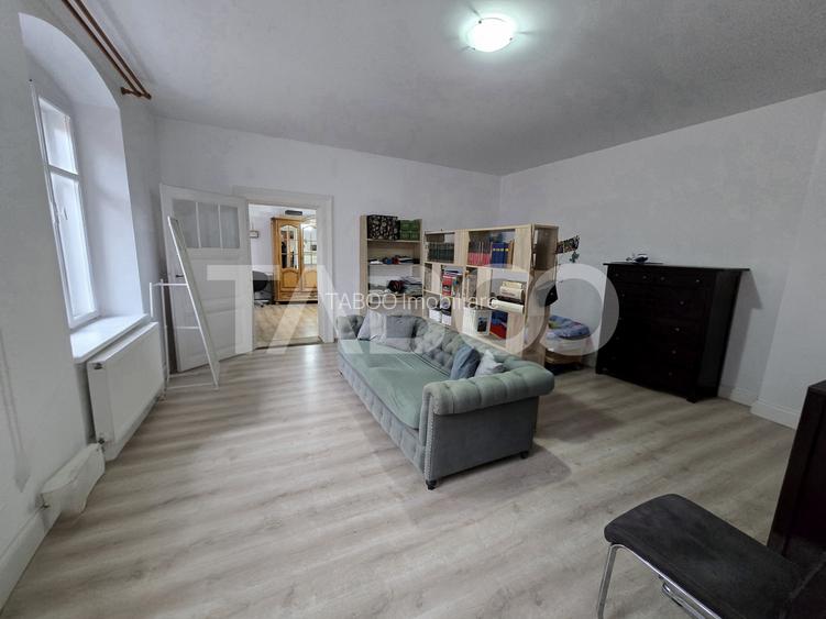 Apartament 2 camere de vanzare la etajul 1 in Centrul Istoric Sibiu - 2