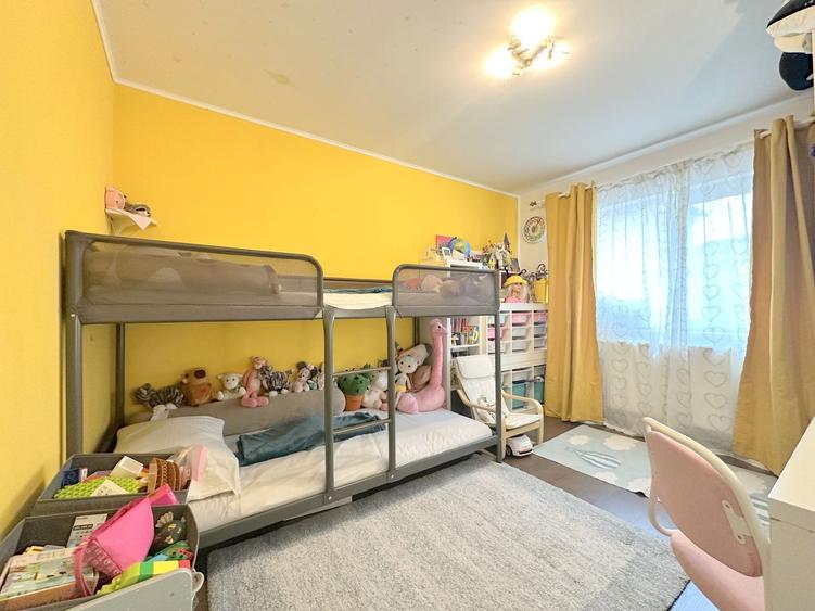 Apartament cu 3 camere de vânzare - zona Lipovei
