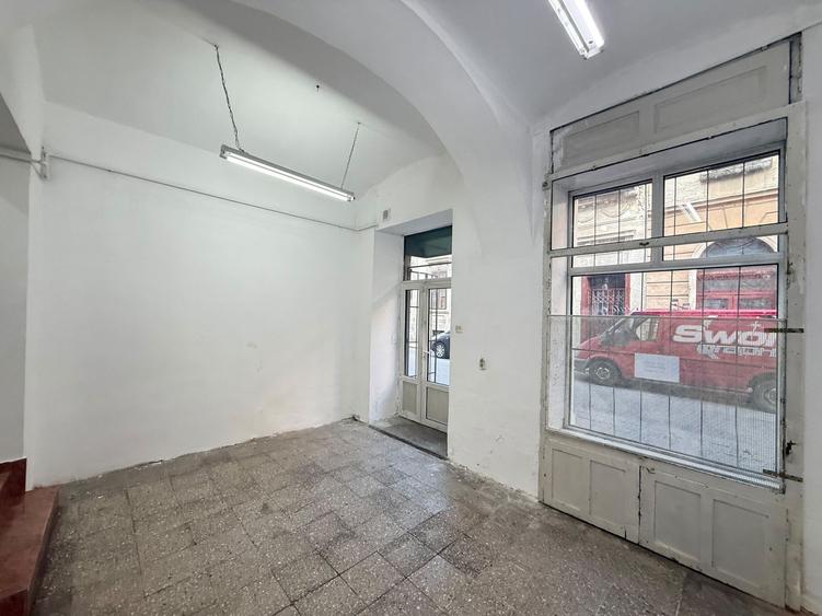 De închiriat spațiu comercial, Ștefan Cicio-Pop