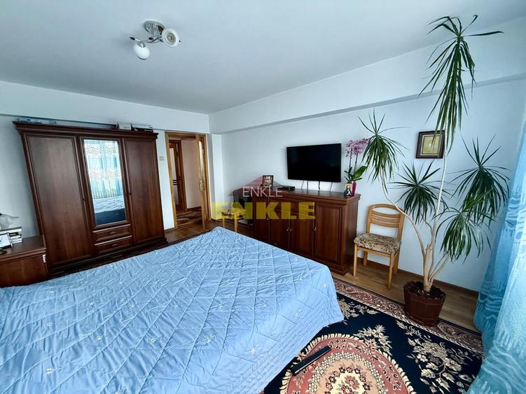 Apartament spațios de vânzare – Zona Școala 16 - 2
