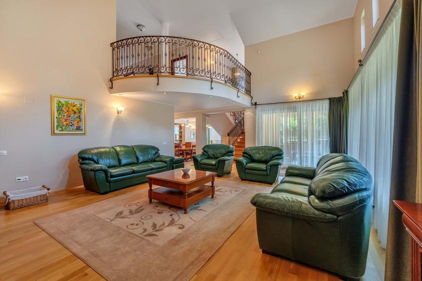 Vila superba, in stil mediteranean, strada privata
