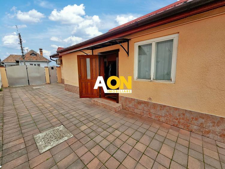 Casa 3 camere, 2 bai, mobilata, utilata, 645 mp teren, zona Lipoveni