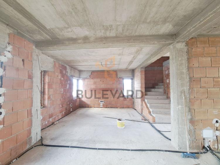 Casa tip duplex in zona Vivo Mall, str Razoare Floresti