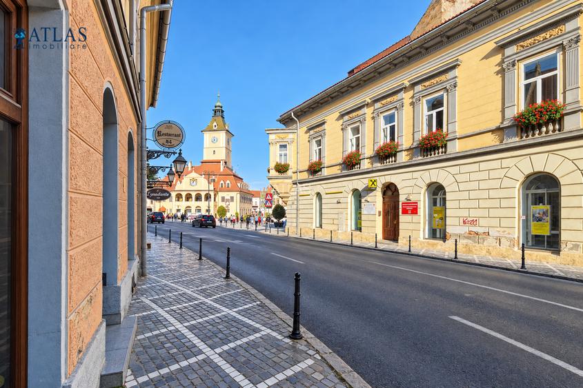 Piata Sfatului, 41 mp., ideal regim hotelier, de renovat la interior, acces usor