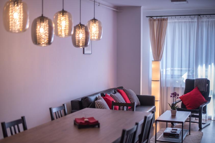 Apartament 3 camere, 2 bai, garaj subteran – Sinaia,Etaj 3, bloc 2010, Lift!