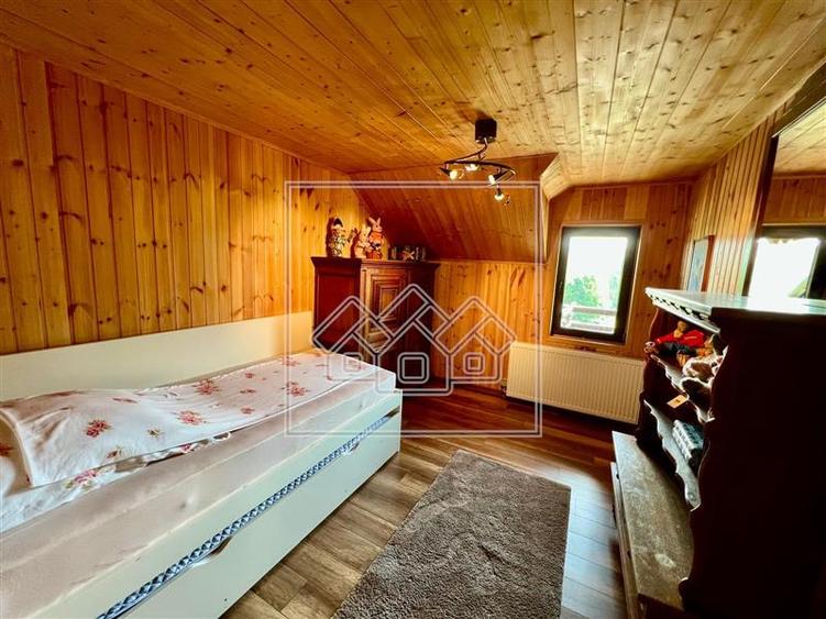 Casa de vanzare - Teren 2600 mp, 4 camere - Tocile