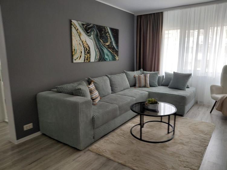 Vanzare - apartament cu 3 camere, Micro 16, renovat, mobilat nou