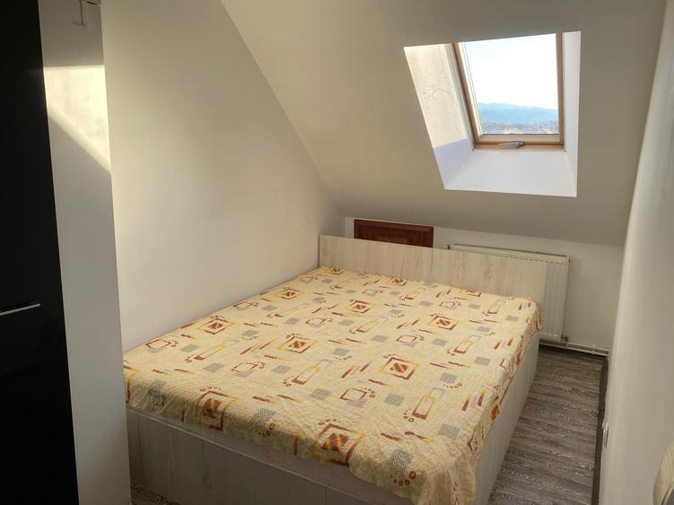 Apartament la mansarda zona centrala