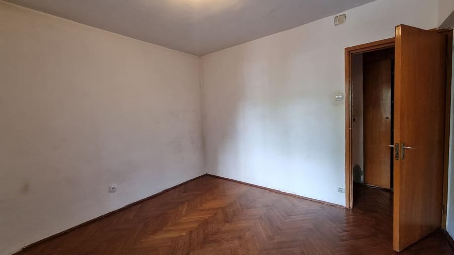 4 camere // vedere spate // Carol X Mosilor