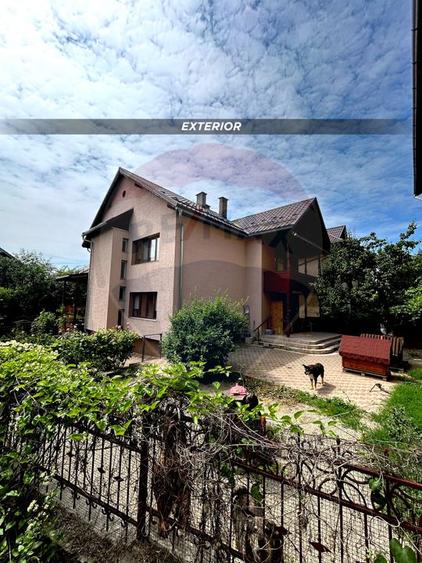 Casă individuala, cu 6 camere 250m2/ 423m2 teren zona parc Baia Mare