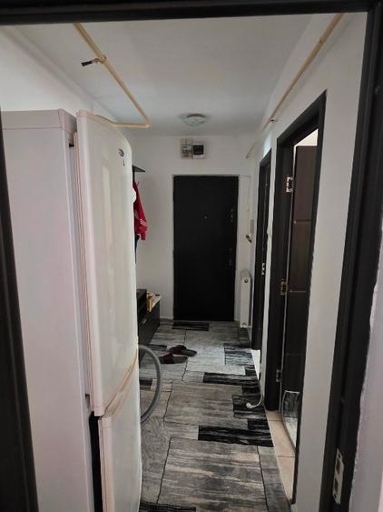 Persoană fizică închiriez apartament cu o cameră