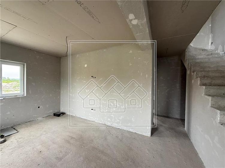 Casa tip duplex in Mohu, 4 camere, 145 mp utili, teren 195 mp