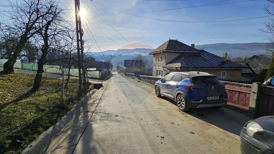 Casă / Vilă cu 3 camere de vânzare-Cacica-Suceava