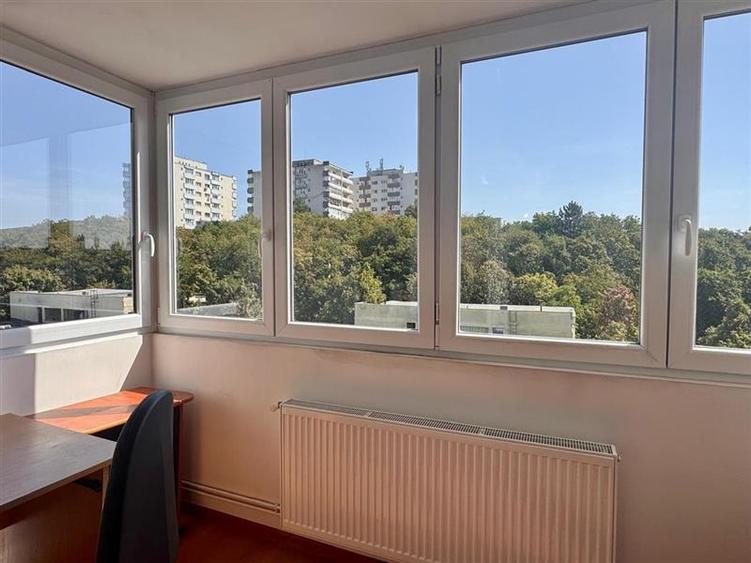 Decomandat, luminos, 2 camere si priveliște superba, zona 7 Noiembrie