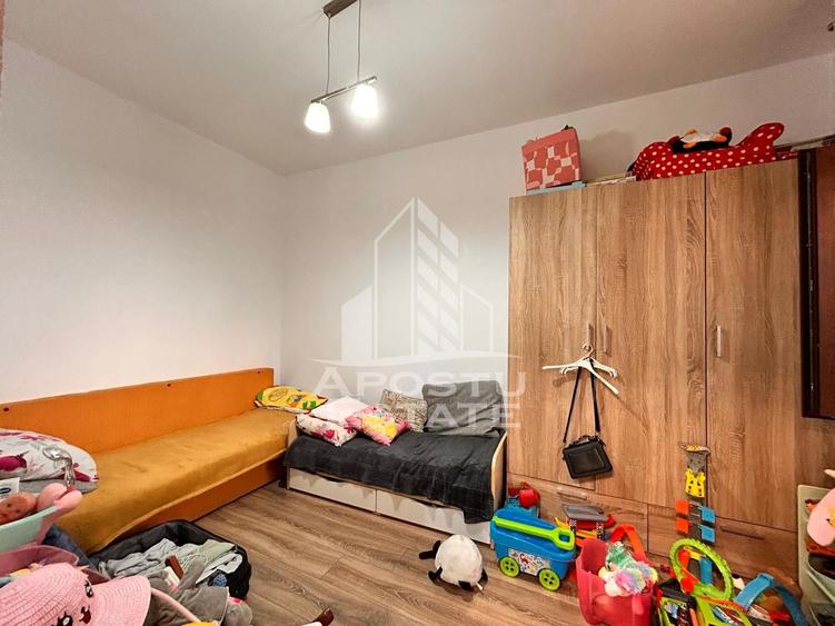 Apartament 3 camere, complet renovat la curte comuna in zona Centrala