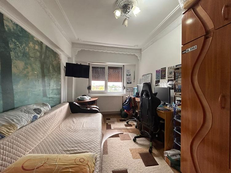 - Apartament 3 camere, suprafata 76mp Progresu. Confort 1 decomandat.