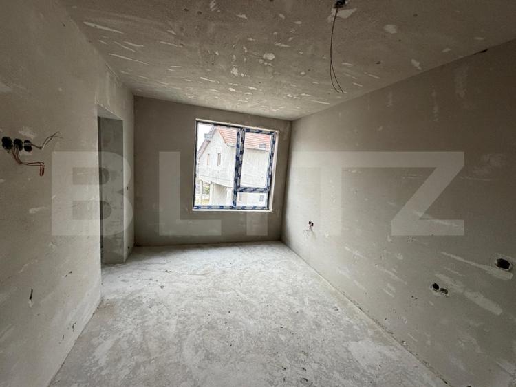 Apartament 4 camere, semifinisat cu garaj si boxa, zona Bradet