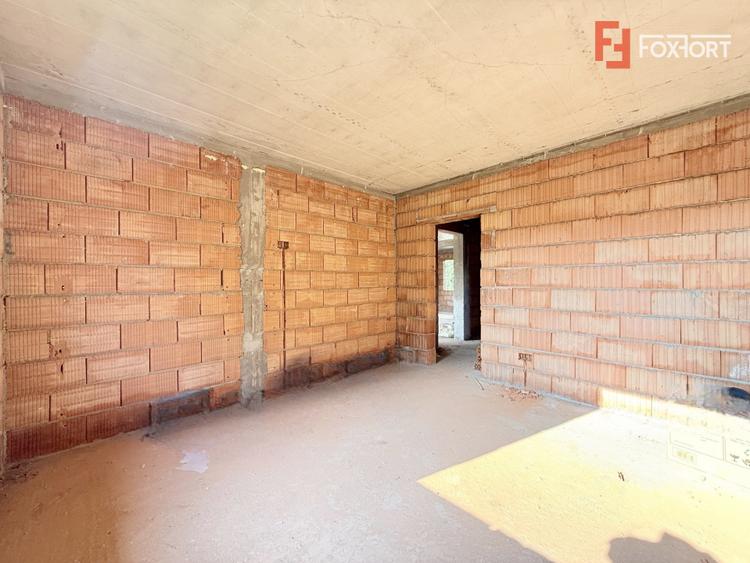 Casa individuala cu 3 camere si 656 mp teren, de vanzare in Sanmihaiu Roman
